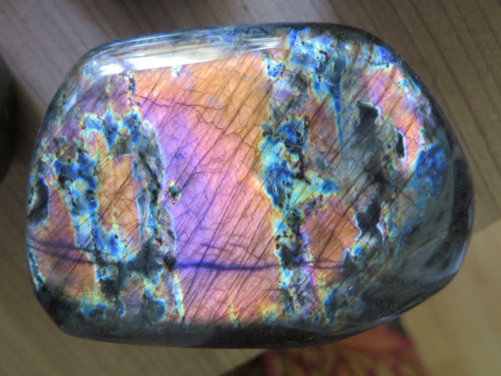 Labradorite_with_rare_colours