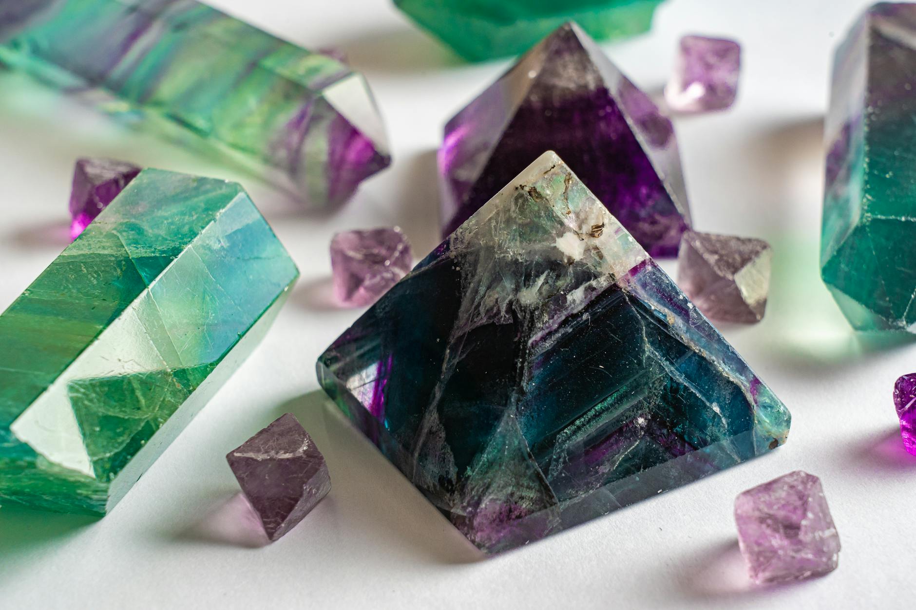amethyst-crystal-grid-photo-by-pexels